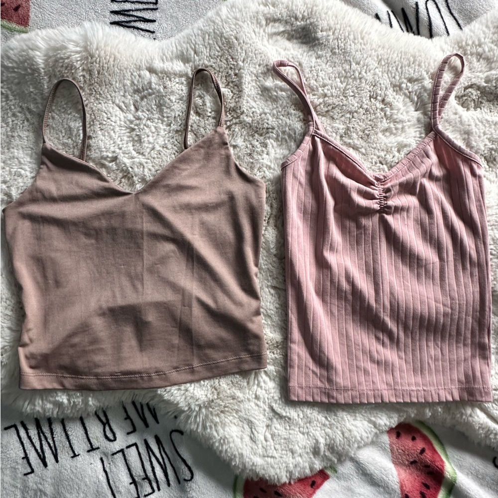 🎀 Beautiful pink tank bundle 🥥
